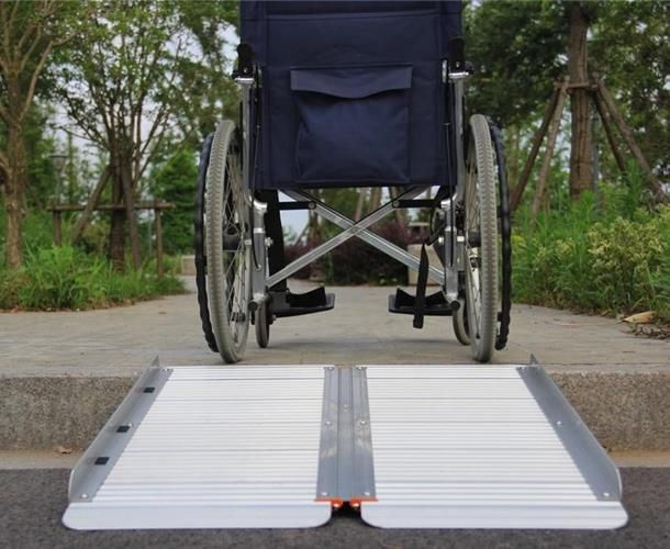 Rampa per sedia a rotelle pieghevole in alluminio