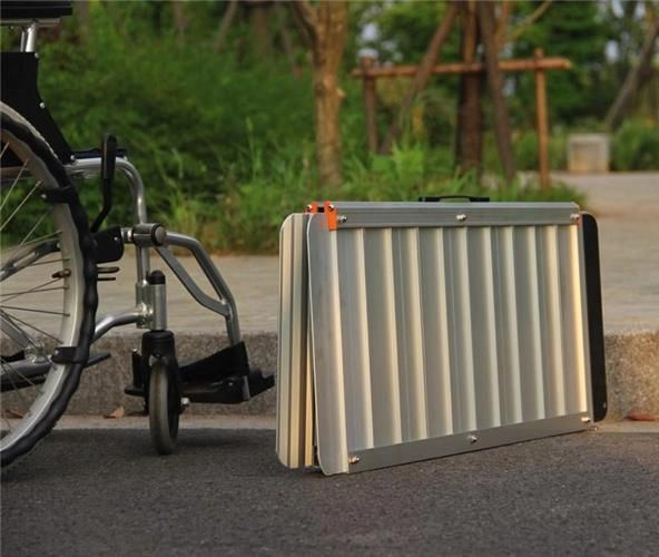 Rampa per sedia a rotelle pieghevole in alluminio